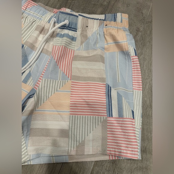 Hollister patterned Men’s swimshorts - Picture 2 of 6